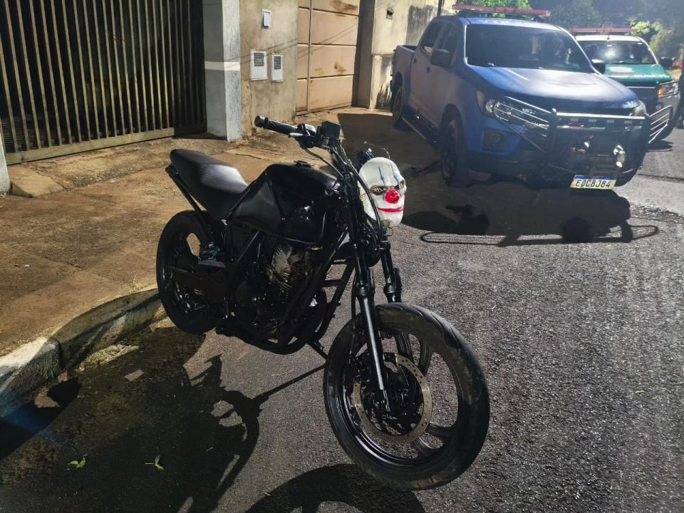 Foto 3 de 3 — GCM apreende moto adulterada com adolescentes em Araraquara
